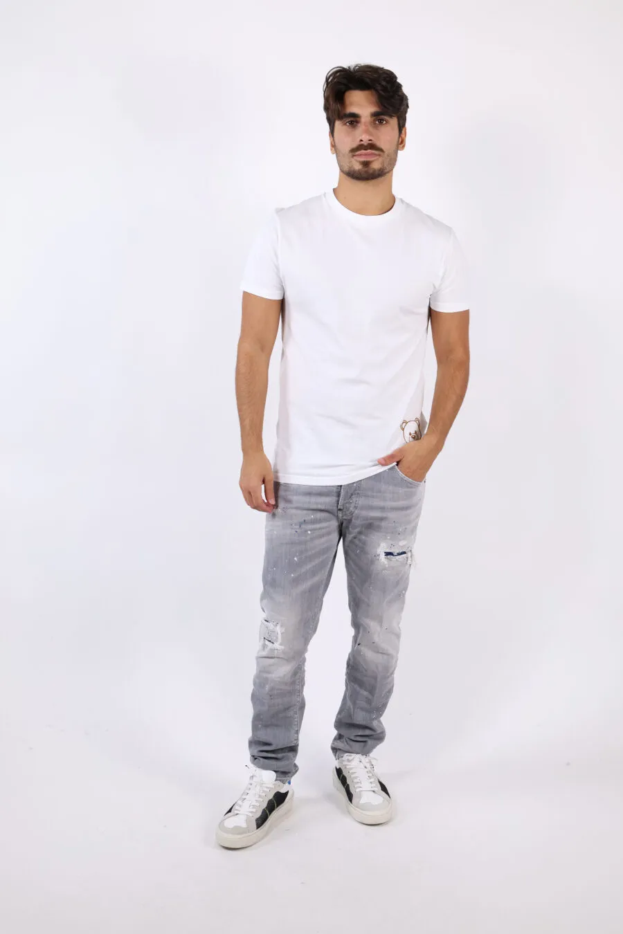 Camiseta blanca con minilogo oso lateral