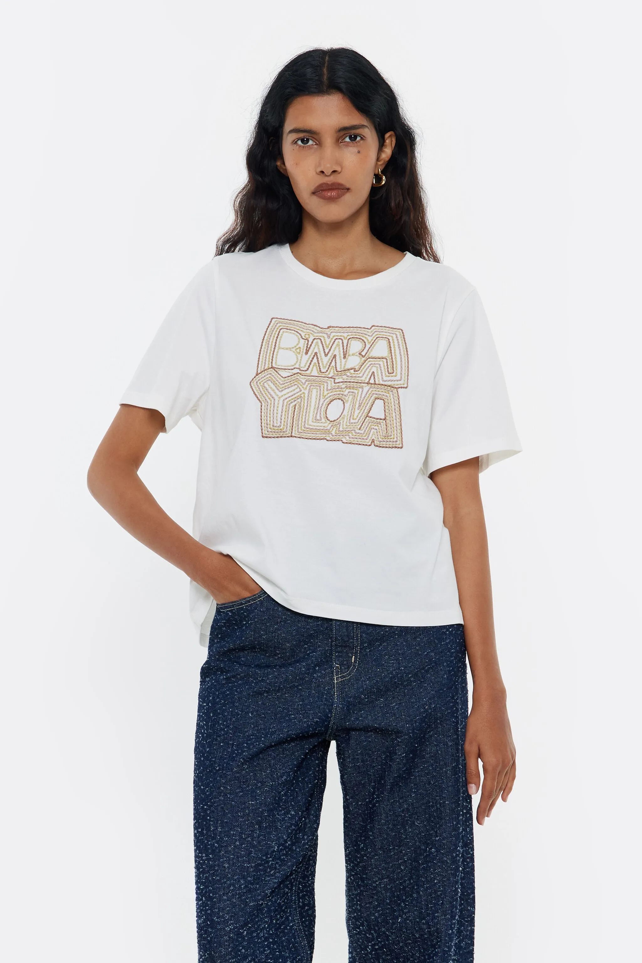 Camiseta logo bordado marfil